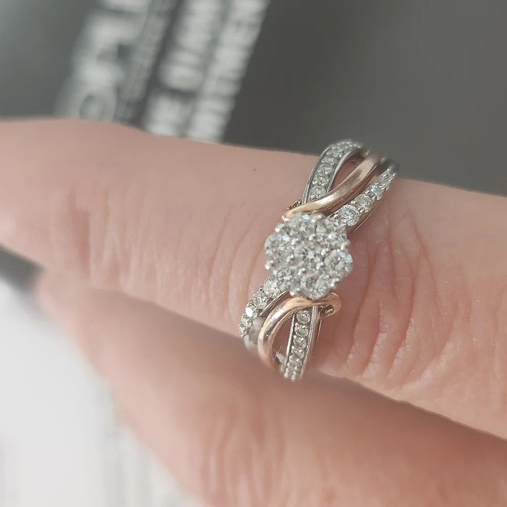 Elegant Silver and Gold Twisted Ring - Picture 5 of 6